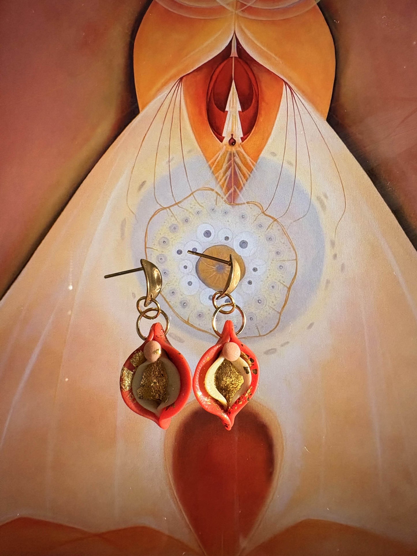 Vulva Ohrringe | Korall & Minzgrün mit Blattfgold