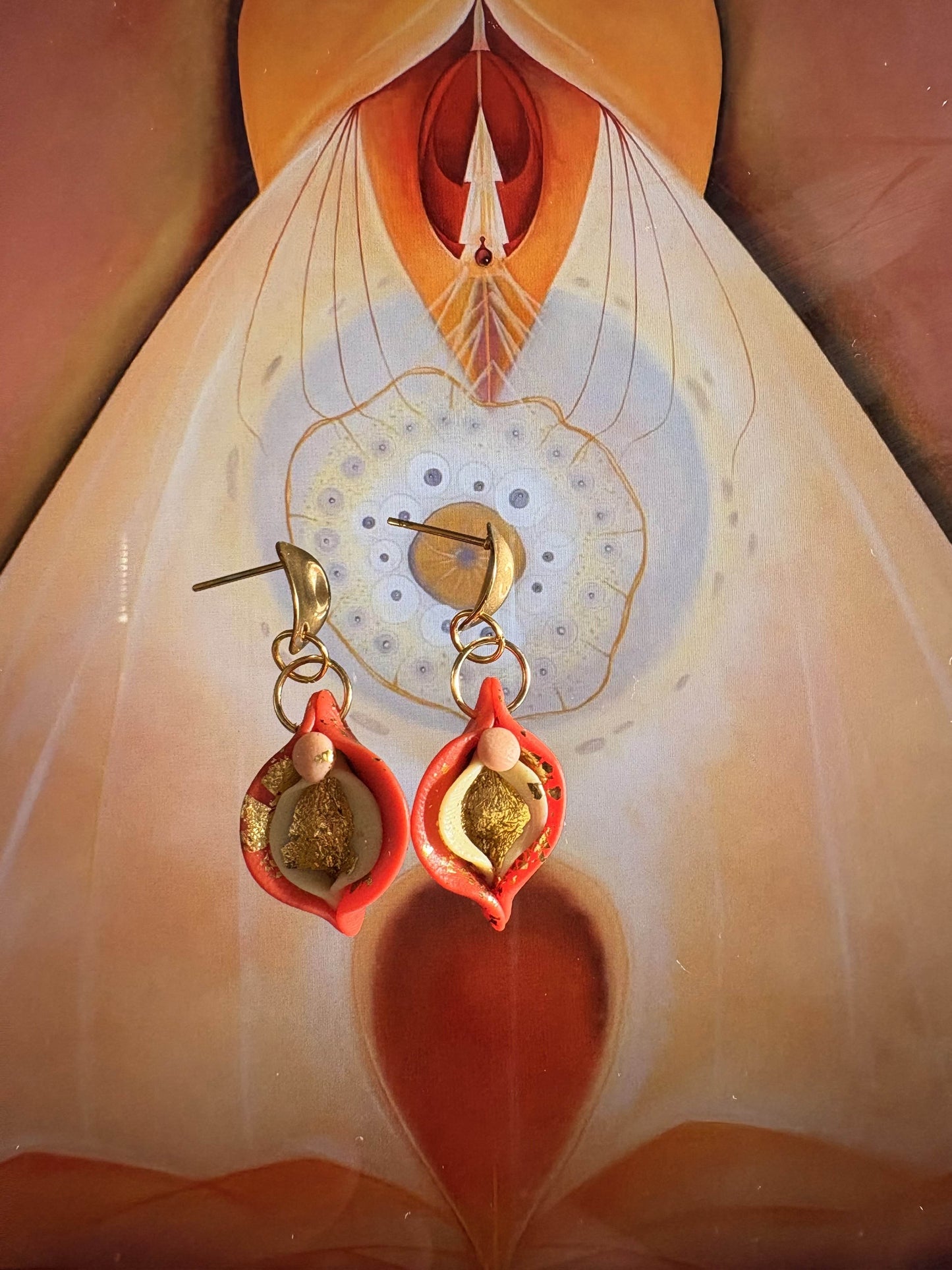 Vulva Ohrringe | Korall & Minzgrün mit Blattfgold