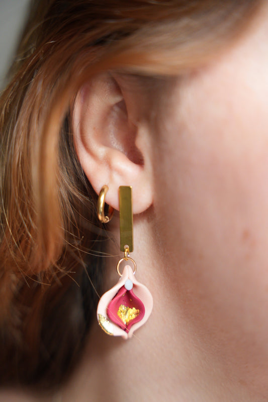 Vulva Ohrringe | Rosa, Pink mit Blattgold