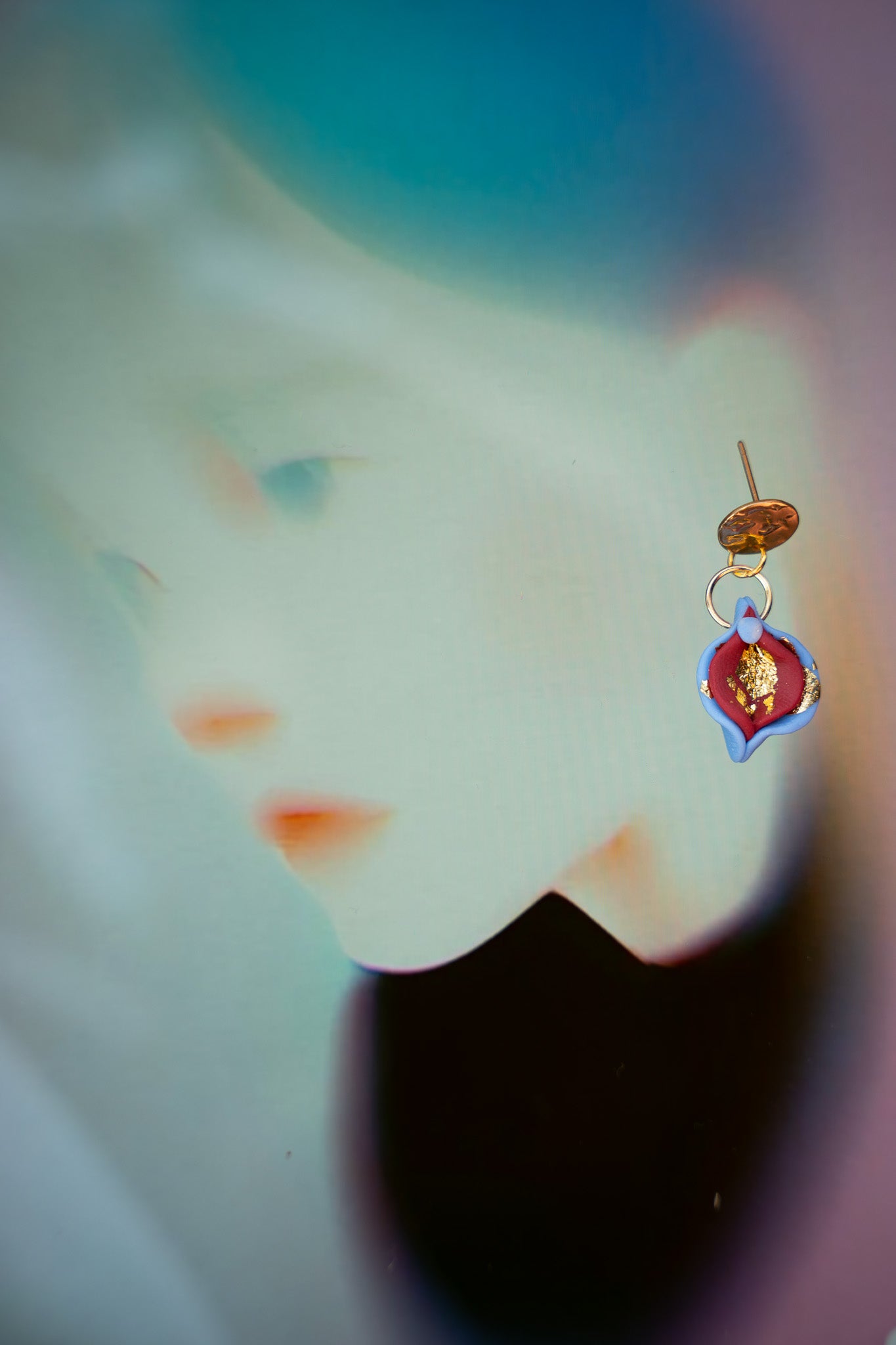 Vulva Ohrringe | Blau/Pink mit Blattgold