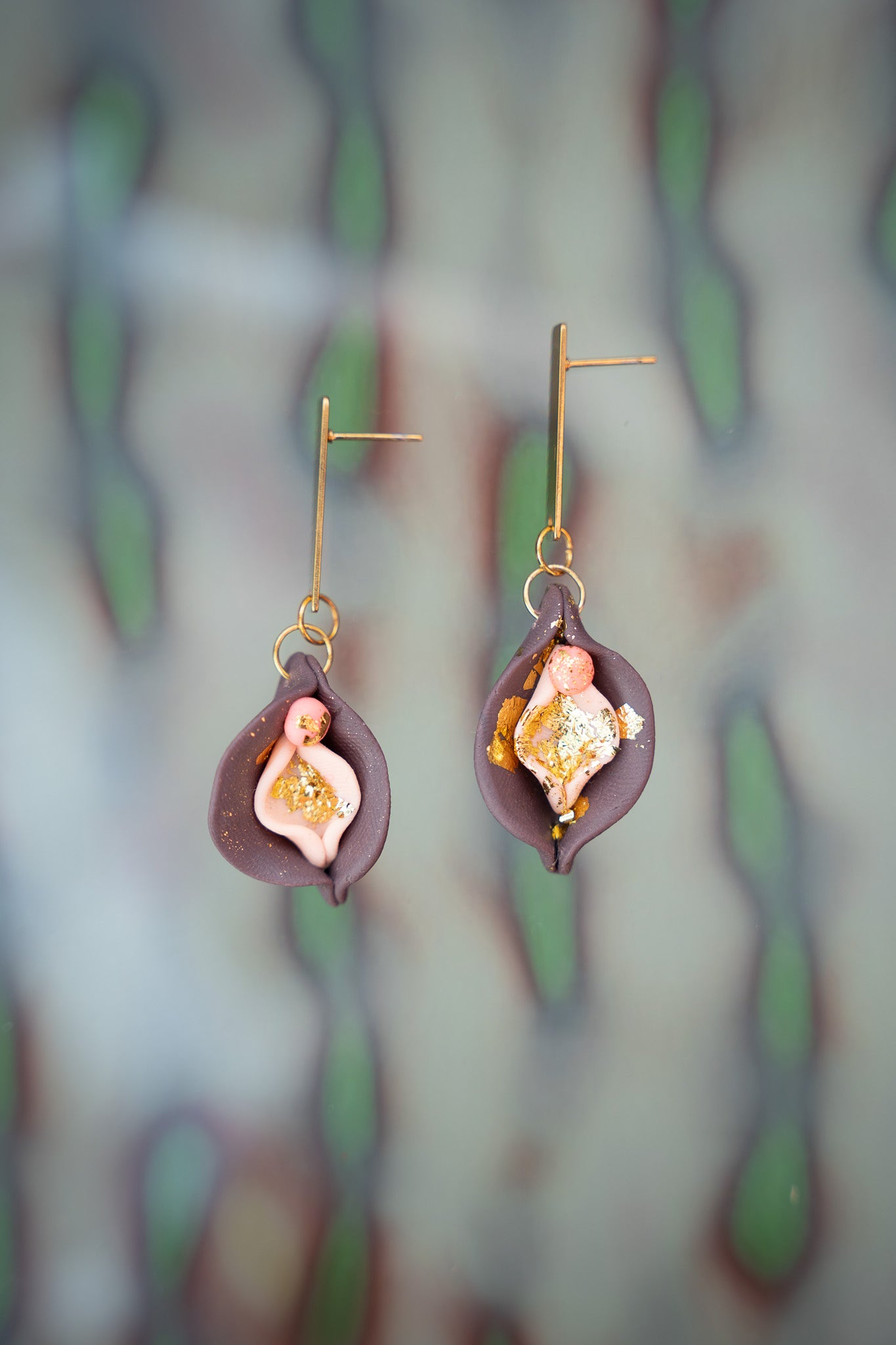 Vulva Ohrringe | Lila/Rosa mit Blattgold